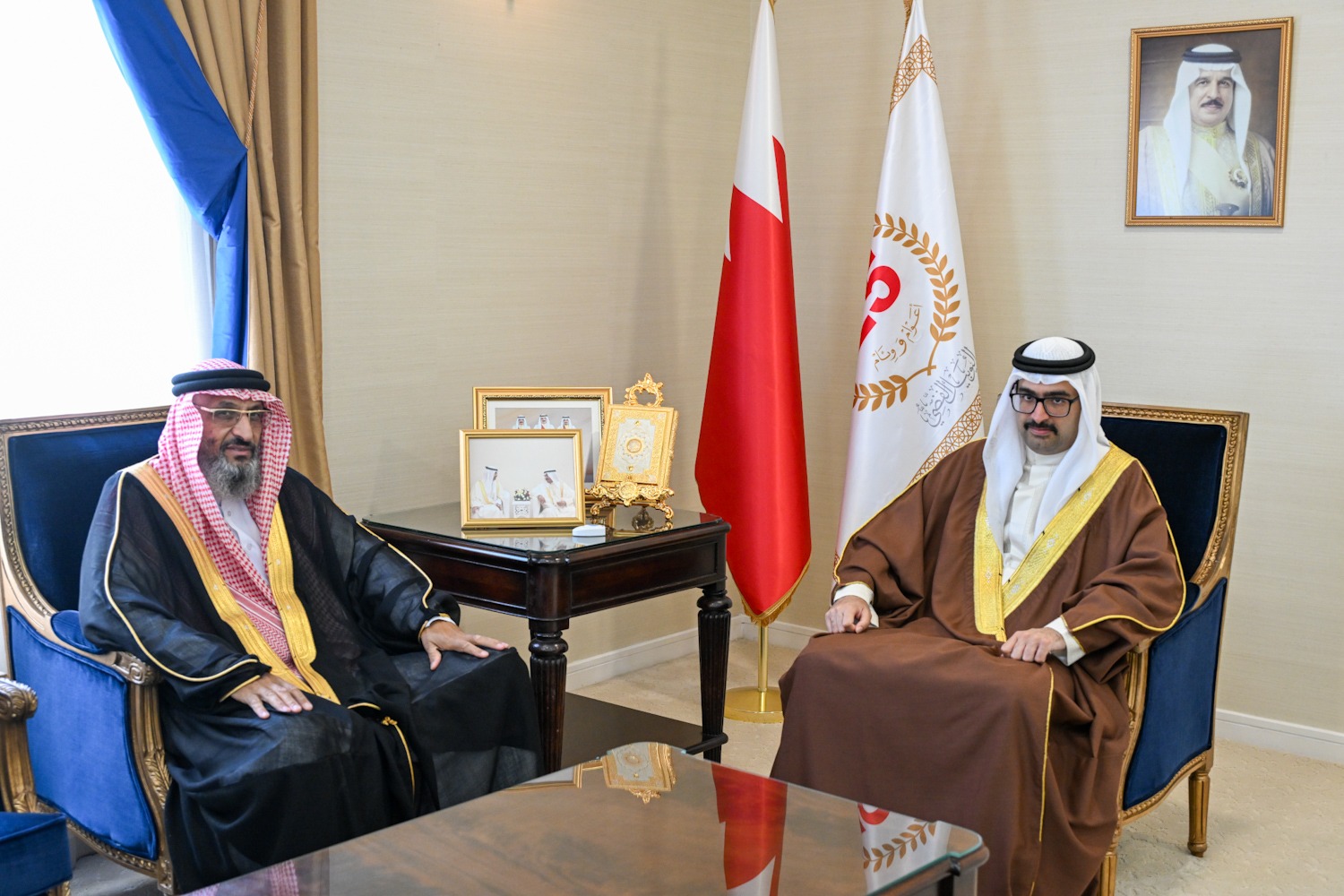 سمو محافظ المحافظة الجنوبية يبحث المواضيع المشتركة للاحتياجات التنموية مع رئيس المجلس البلدي بالمنطقة الجنوبية<